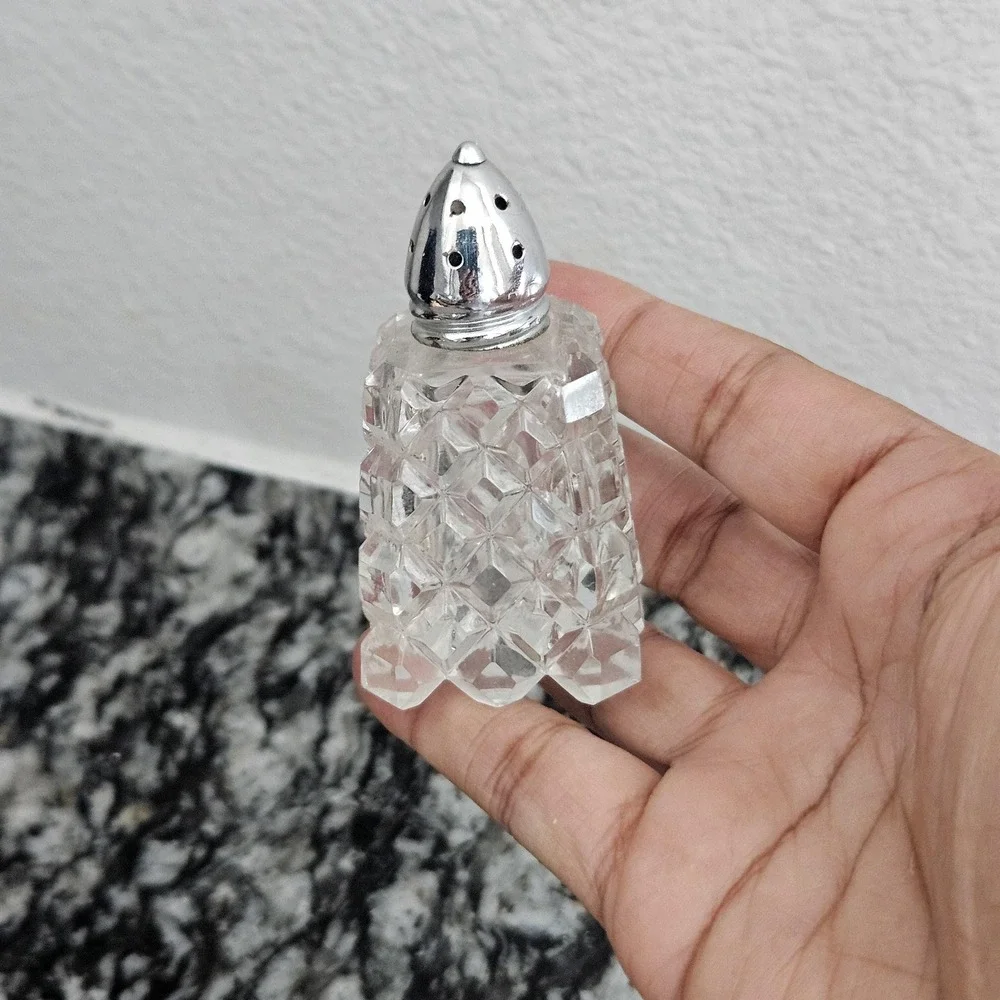 Vintage‎ cut crystal glass salt shaker with silvertone lid